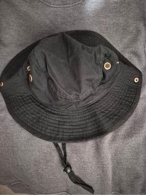 Source Unknown Black Men's Bucket Hat with Chin Cord